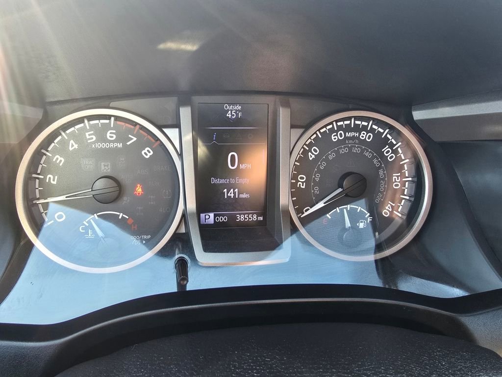 Used 2016 Toyota Tacoma Limited w/ Towing Package image 20