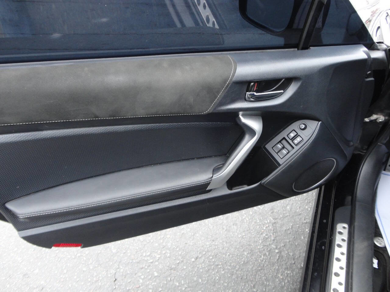 Used 2018 Toyota 86 image 16