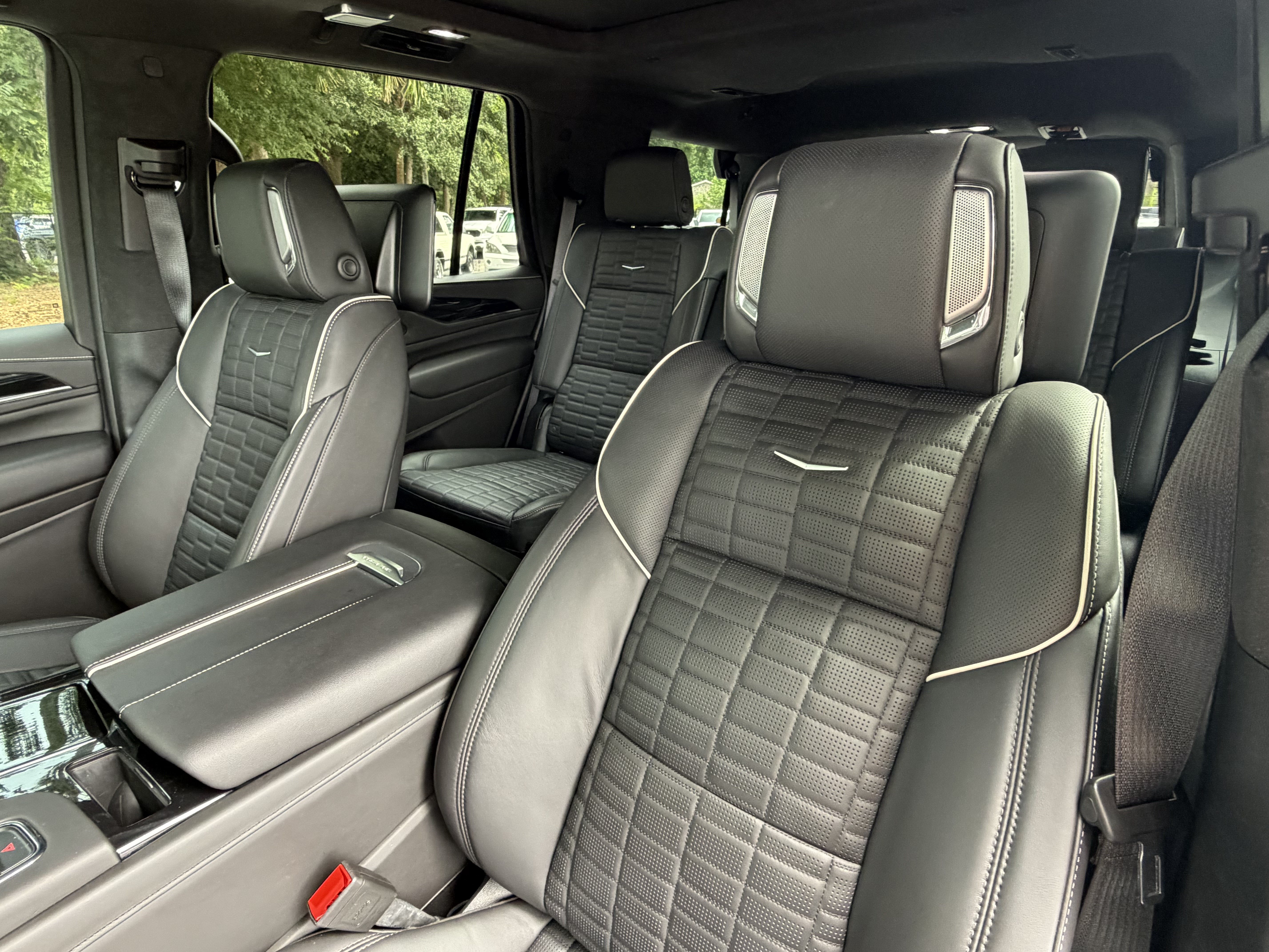 Used 2024 Cadillac Escalade V w/ LPO, ONYX Package AWD/4WD image 18