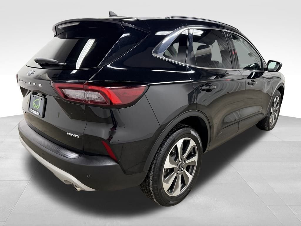 Used 2024 Ford Escape Platinum image 8