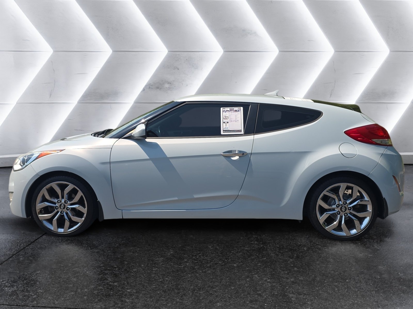 Used 2015 Hyundai Veloster RE:FLEX Edition FWD image 2