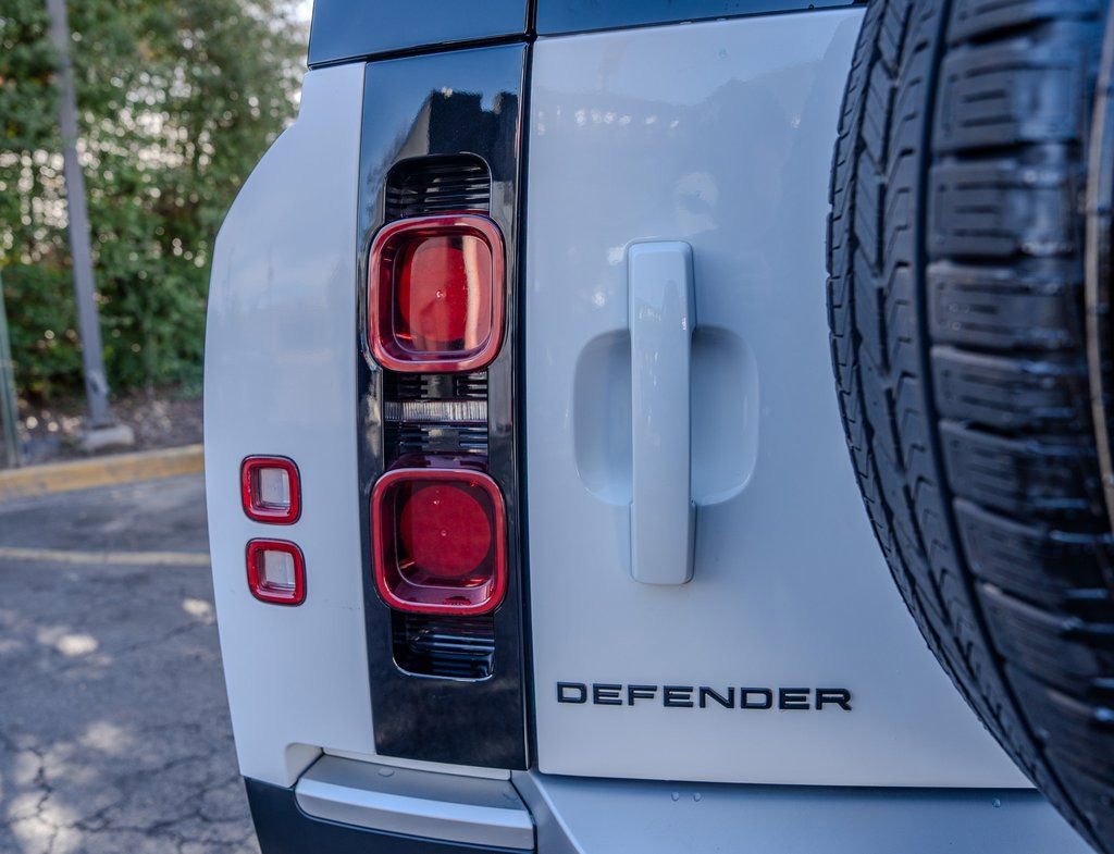 Used 2024 Land Rover Defender 130 S image 29