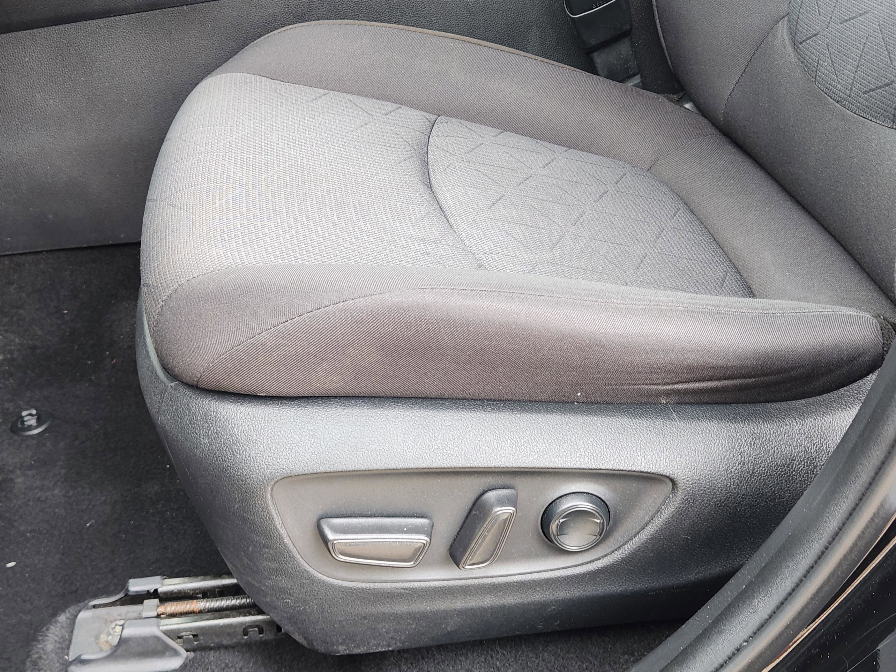 Used 2021 Toyota RAV4 XLE w/ Convenience Package image 16