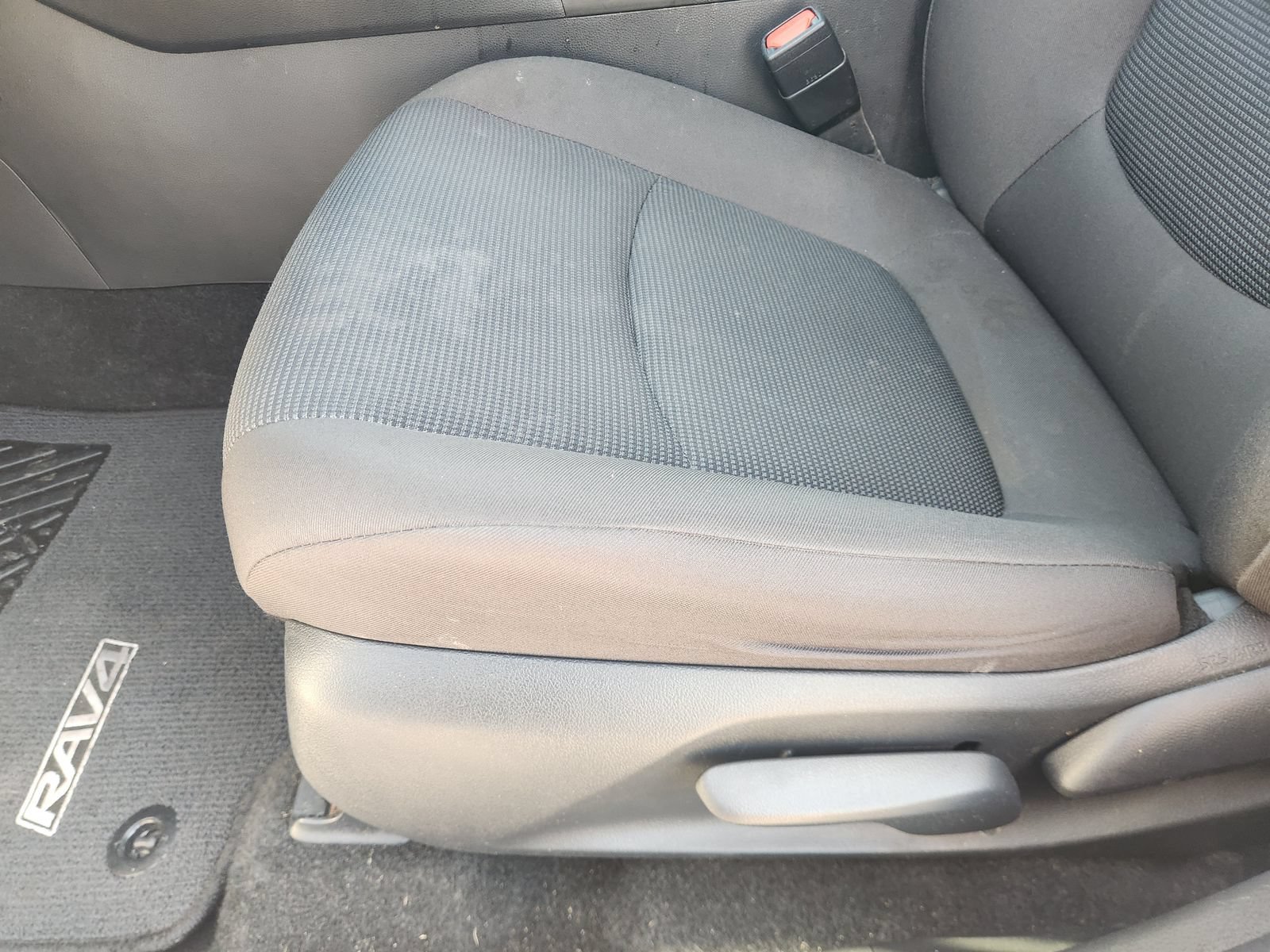 Used 2024 Toyota RAV4 LE FWD image 29