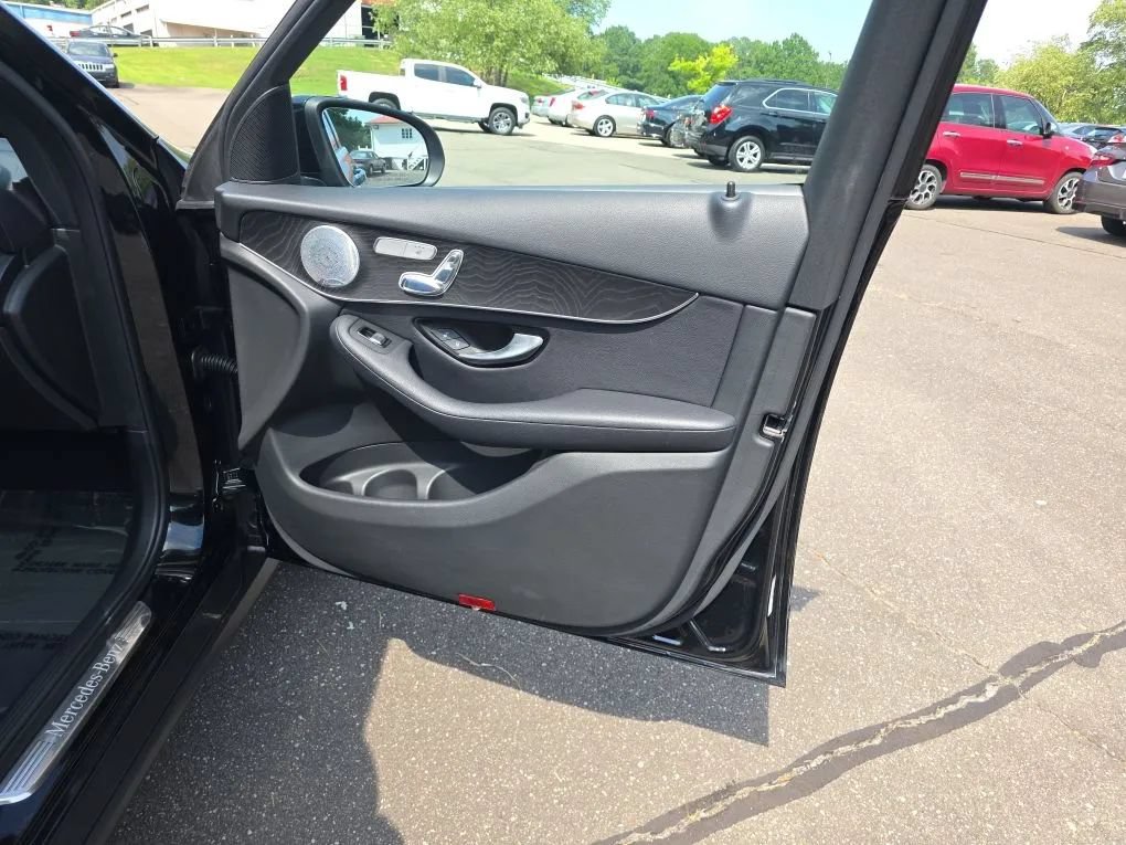 Used 2017 Mercedes-Benz GLC 300 4MATIC image 55