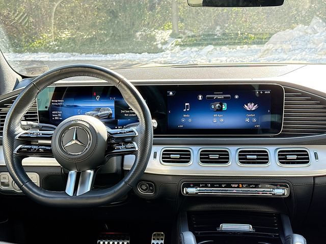 Used 2025 Mercedes-Benz GLS 580 4MATIC image 16