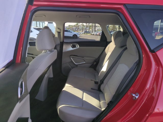 Certified 2025 Kia Soul LX w/ LX Technology Package FWD image 28