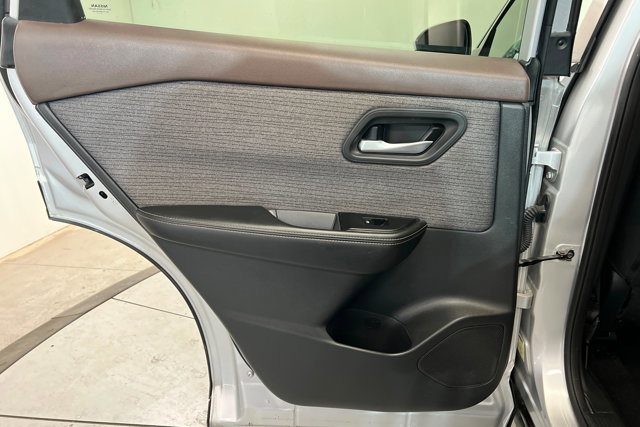 Used 2021 Nissan Rogue SV image 18