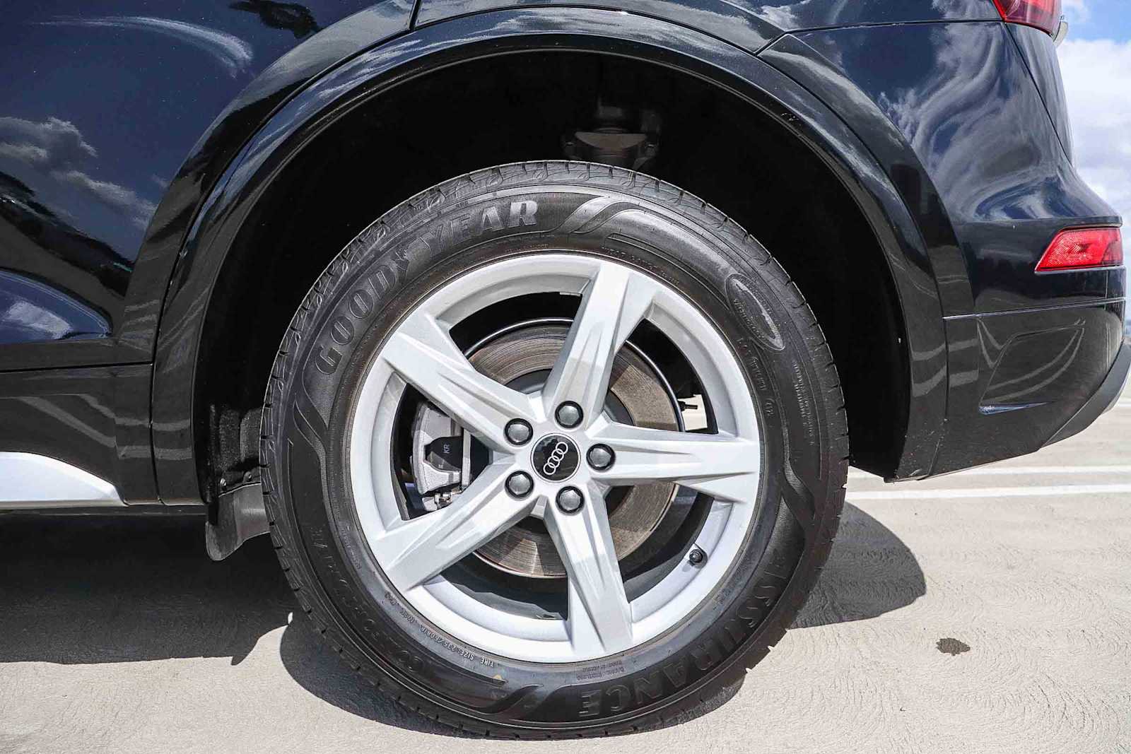 Used 2023 Audi Q5 2.0T Premium w/ Convenience Package AWD/4WD image 13