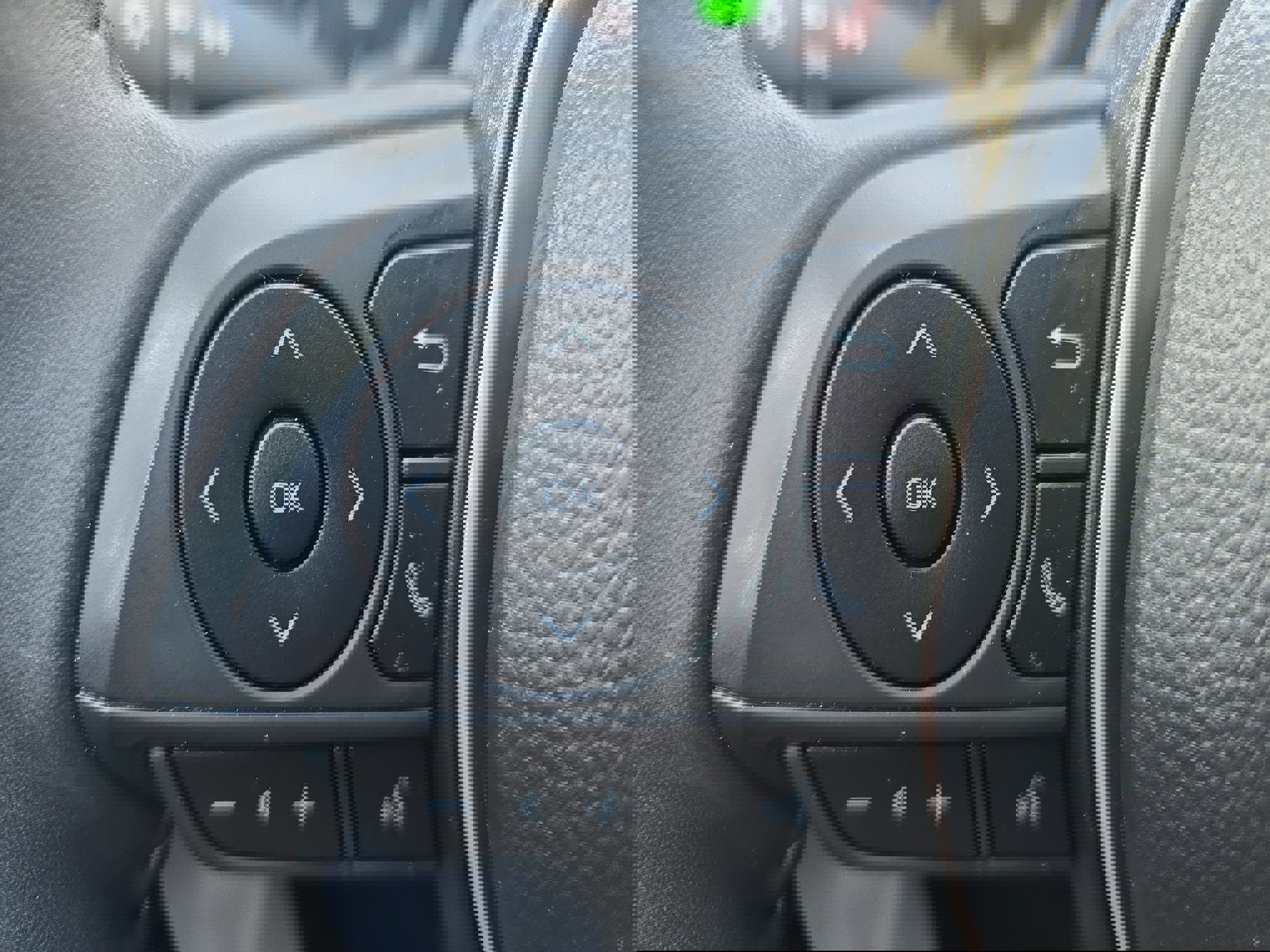 Used 2025 Toyota Corolla Cross AWD Hybrid image 18