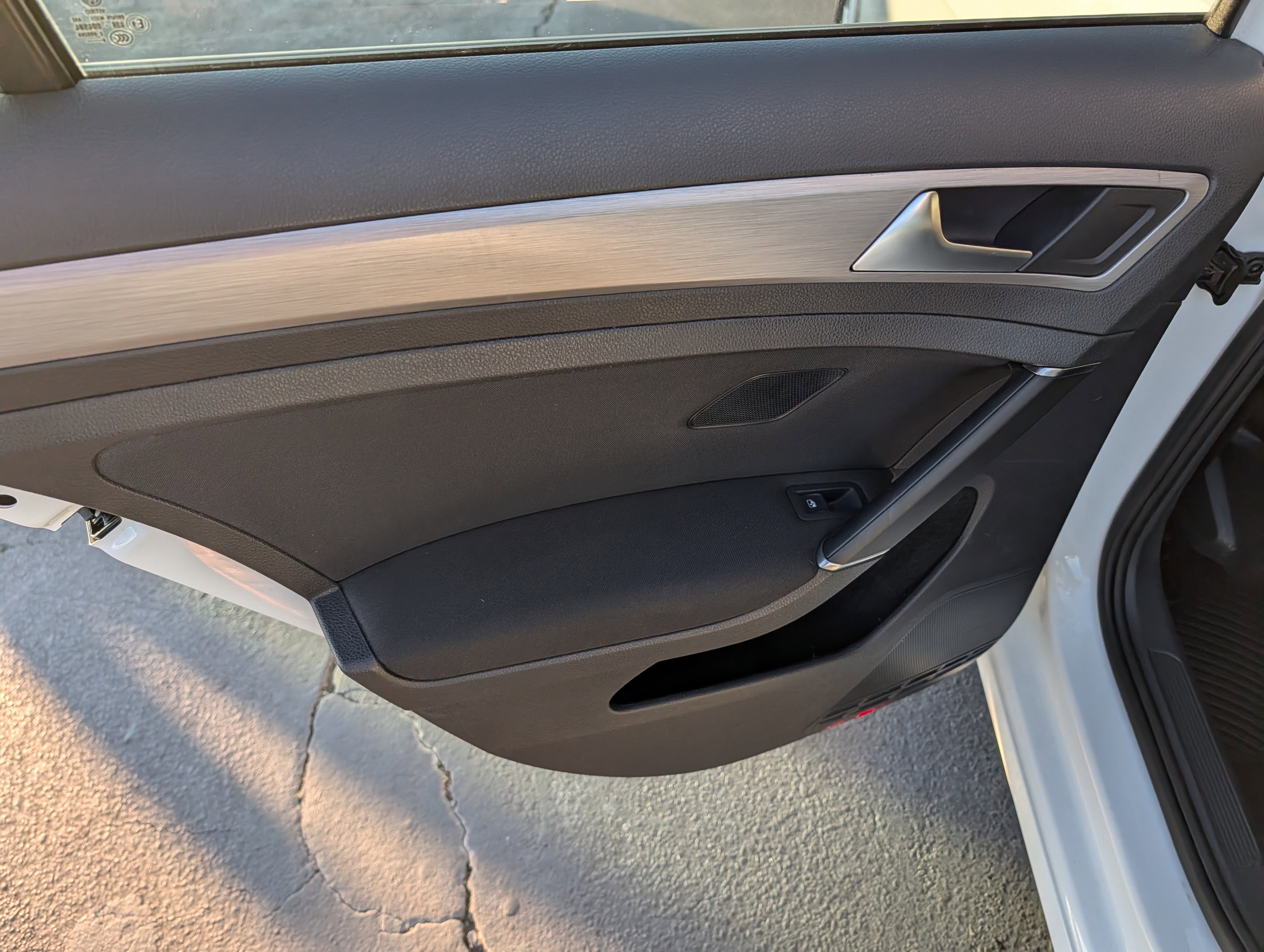 Used 2017 Volkswagen Golf S image 13