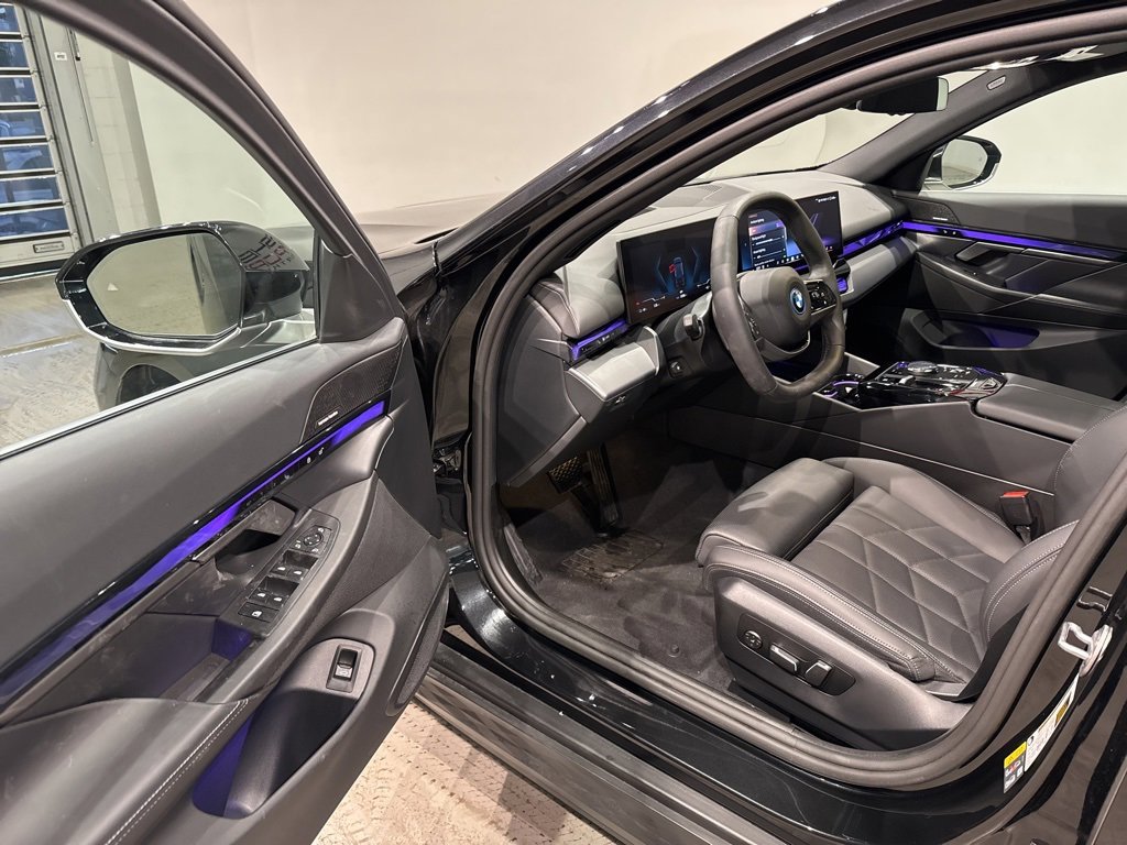 Used 2024 BMW i5 eDrive40i w/ Premium Package image 12