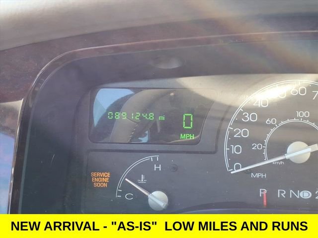 Used 2005 Lincoln Town Car Signature image 13