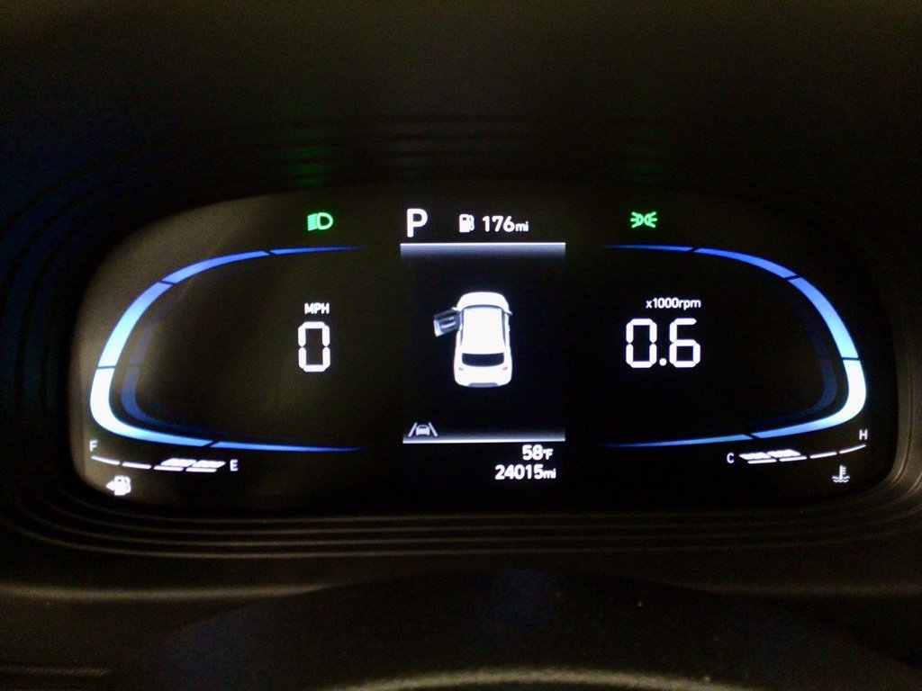 Used 2023 Hyundai Venue Limited w/ Cargo Package image 25