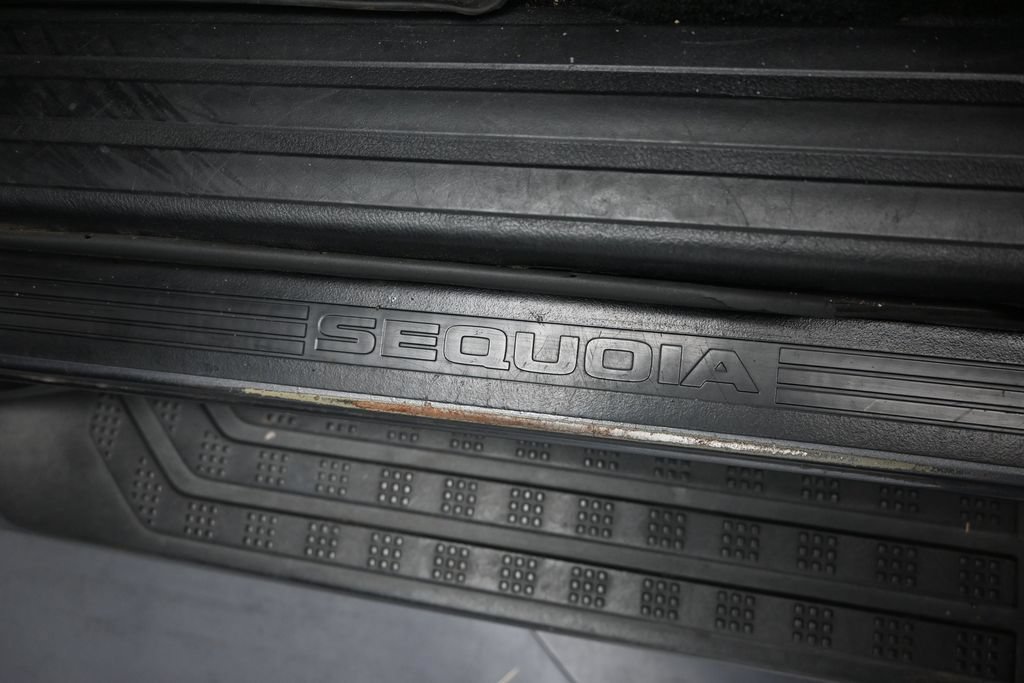 Used 2017 Toyota Sequoia Platinum AWD/4WD image 31
