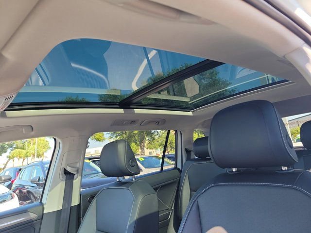 Used 2023 Volkswagen Tiguan SE w/ Panoramic Sunroof Package FWD image 20
