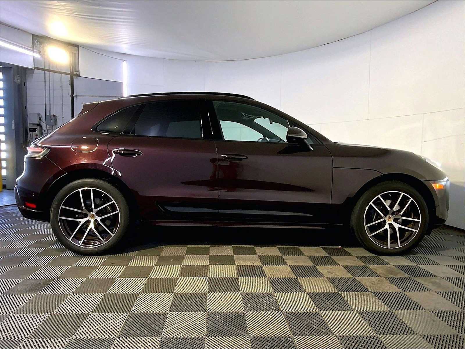 Used 2023 Porsche Macan S AWD/4WD image 9