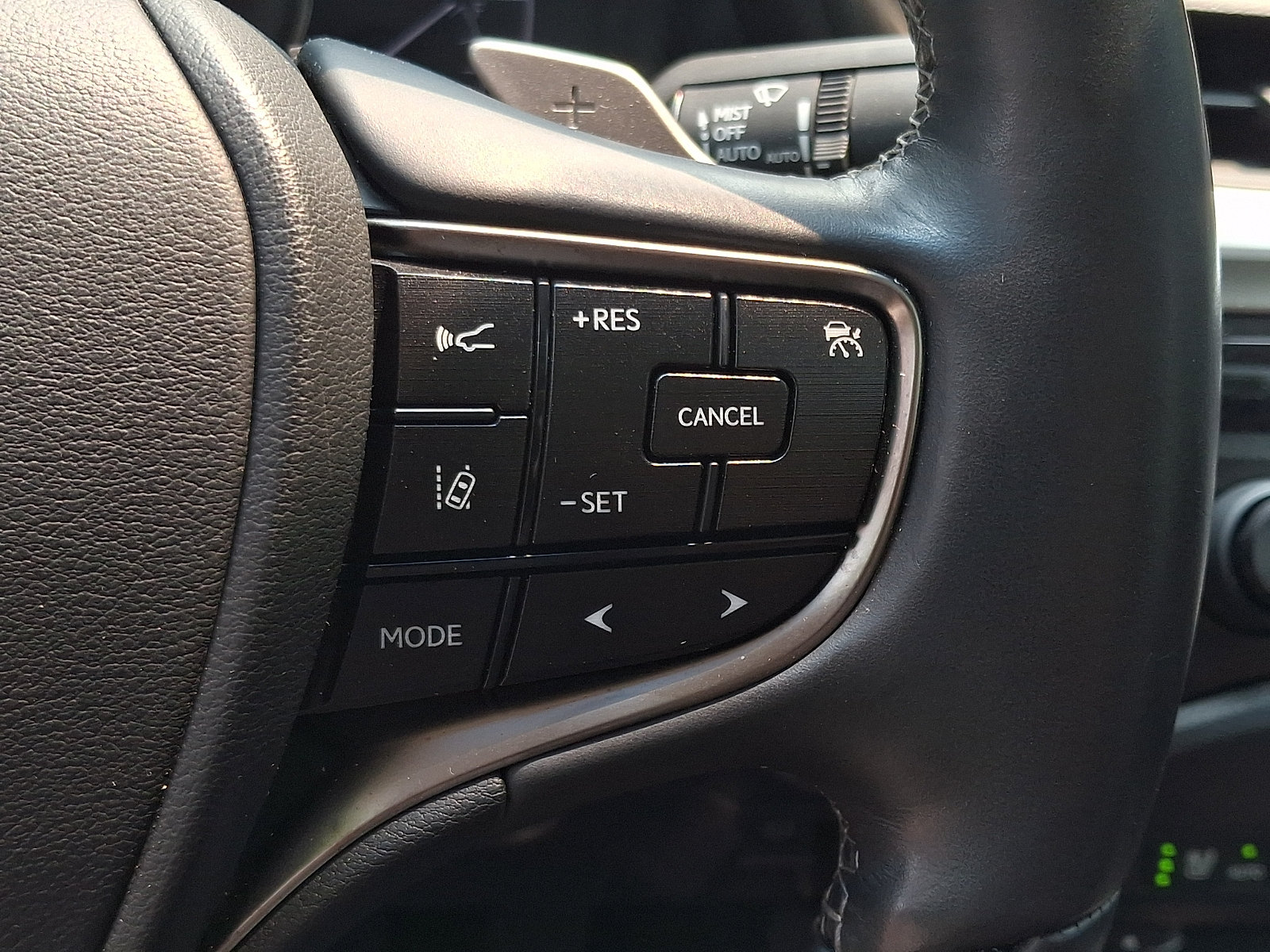 Certified 2020 Lexus ES 300h w/ Premium Package FWD image 24