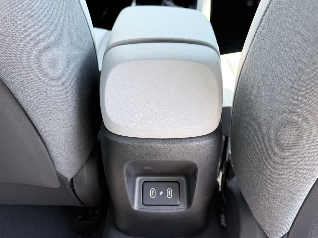 New 2025 Hyundai Elantra Limited image 18