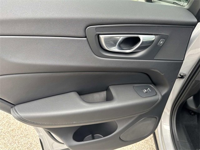 Used 2024 Volvo XC60 B5 Core image 10