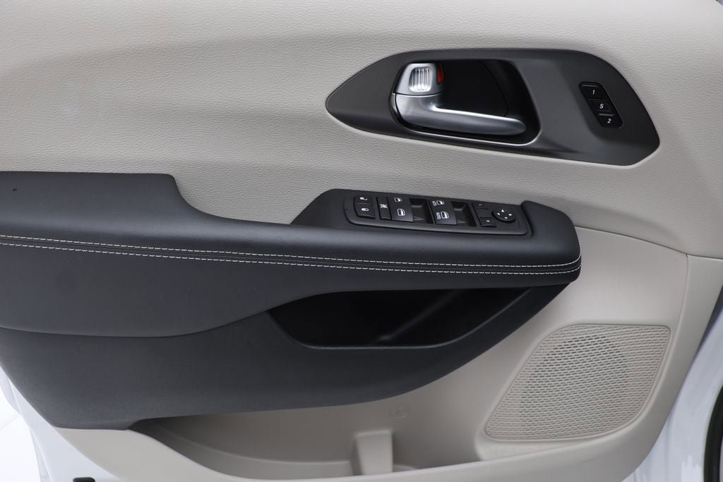 Used 2024 Chrysler Pacifica Touring-L w/ Road Tripper Package image 16