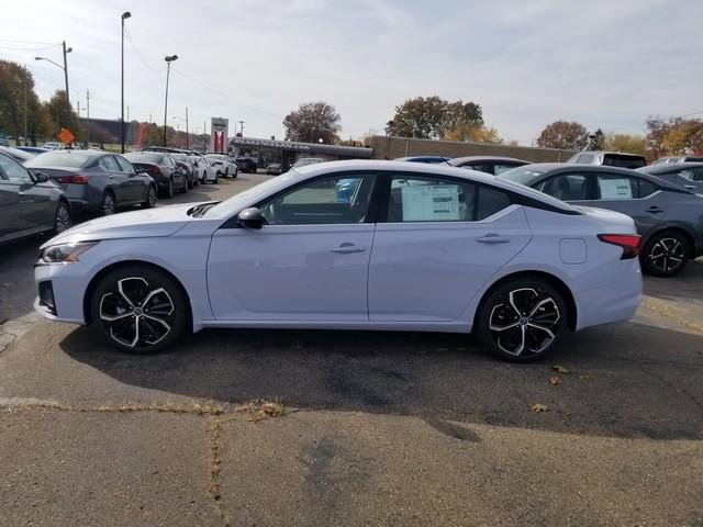 New 2025 Nissan Altima 2.5 SR image 3