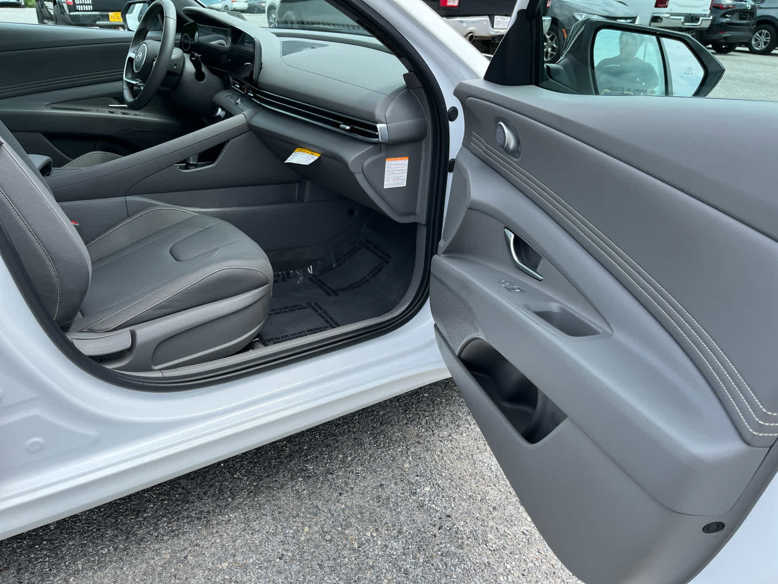 Used 2025 Hyundai Elantra SEL FWD image 30
