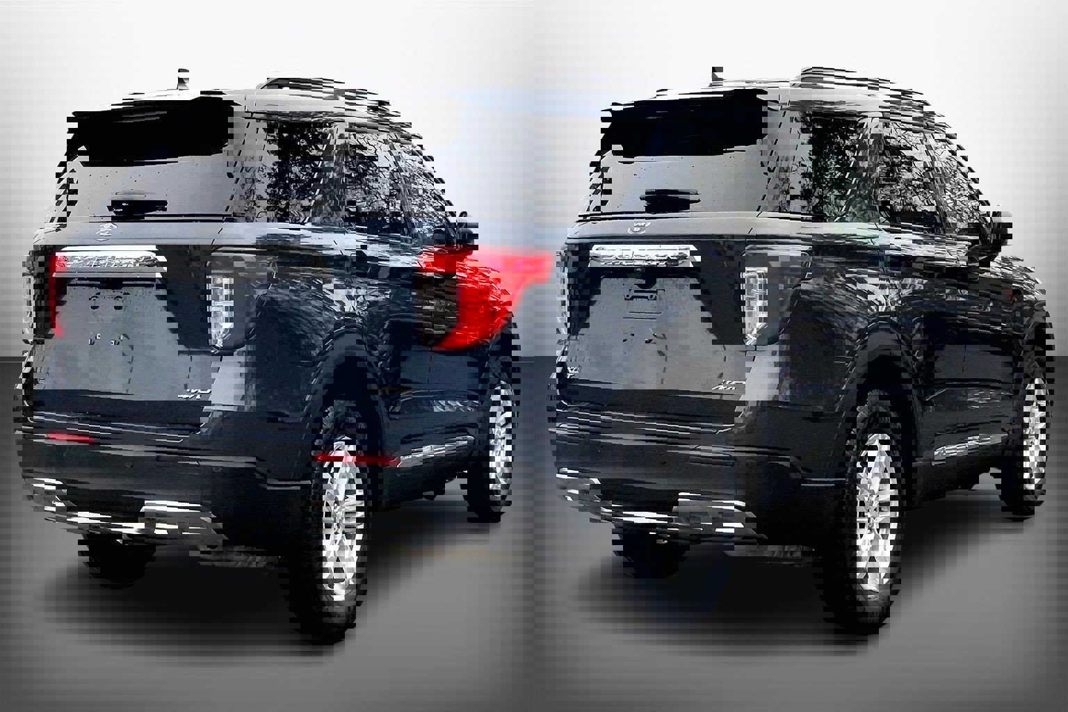 Used 2023 Ford Explorer XLT w/ Equipment Group 202A image 14