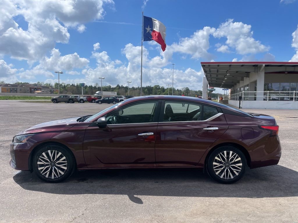 Used 2024 Nissan Altima 2.5 SV image 4