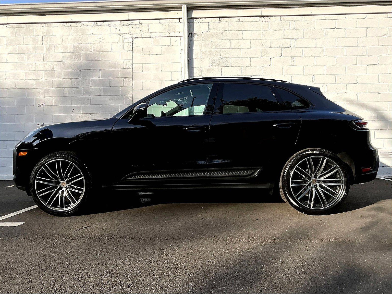 New 2026 Porsche Macan image 2