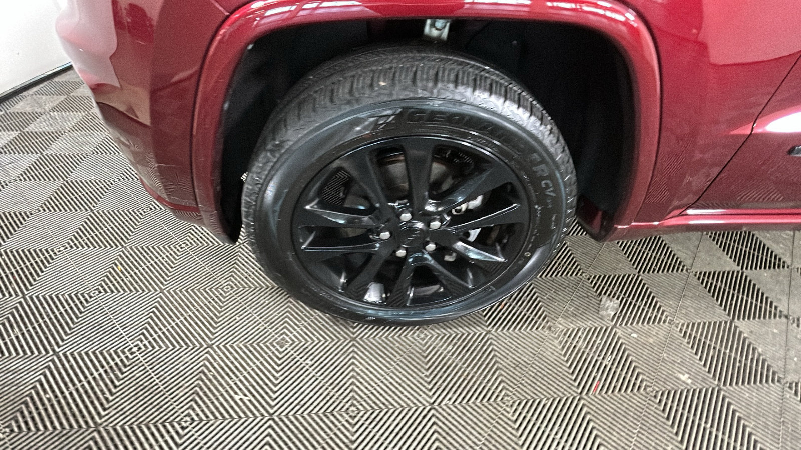 Used 2020 Jeep Grand Cherokee Altitude AWD/4WD image 11