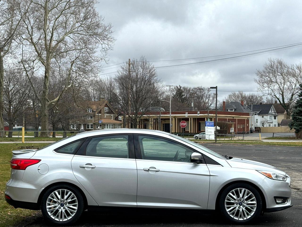 Used 2016 Ford Focus Titanium w/ Titanium Technology Package FWD image 15