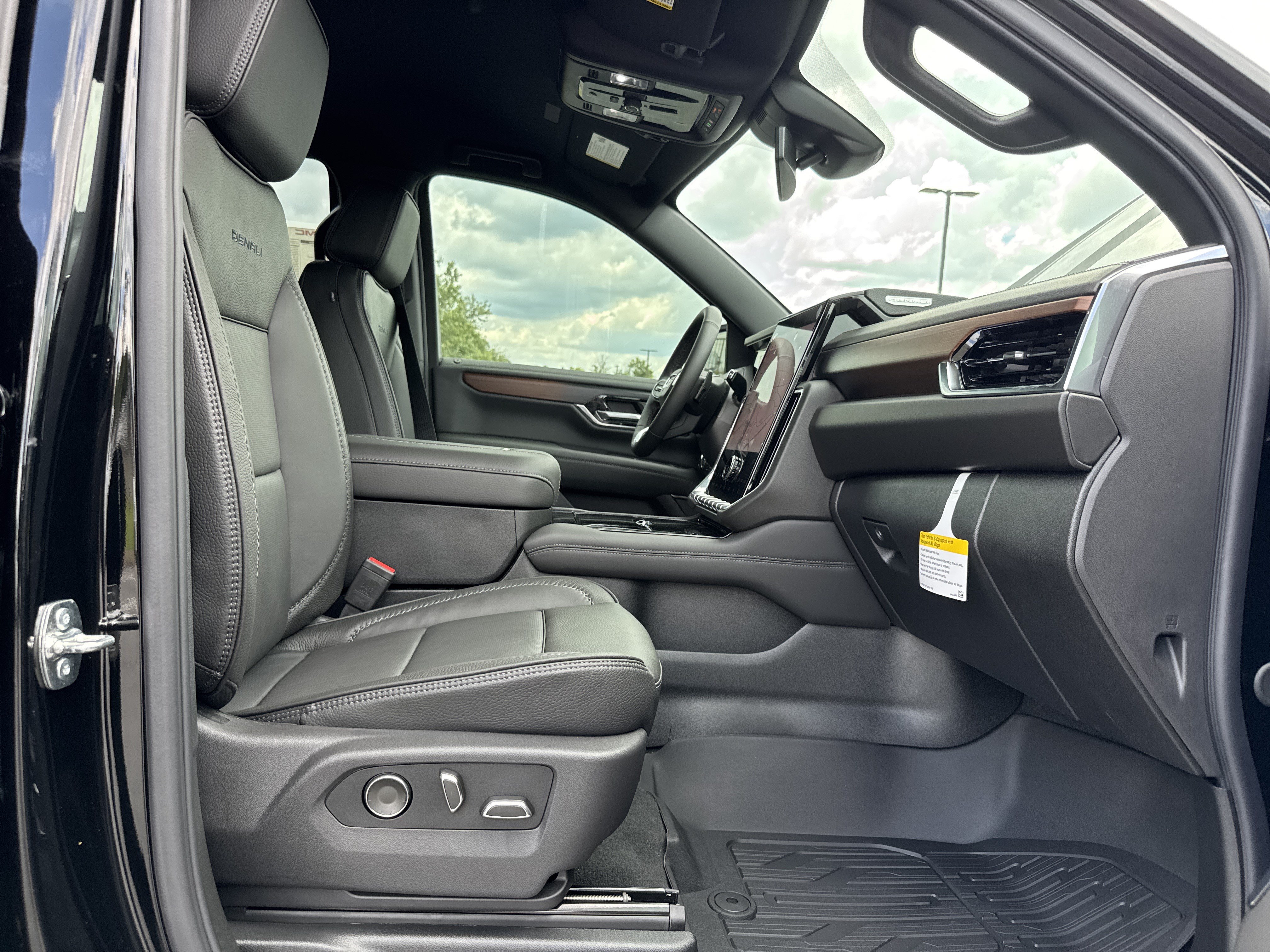 New 2026 GMC Yukon Denali AWD/4WD image 32