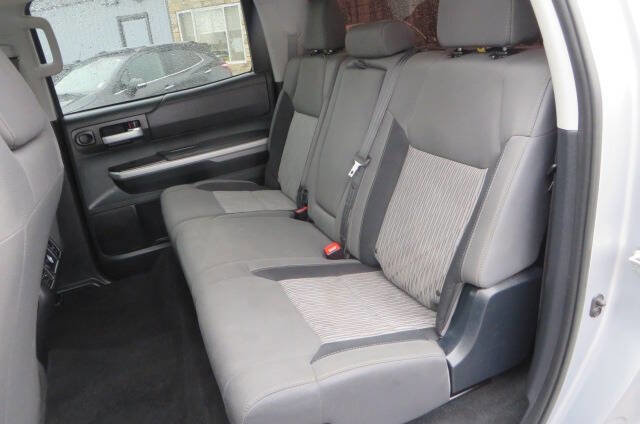 Used 2017 Toyota Tundra SR5 w/ SR5 Upgrade Package image 28