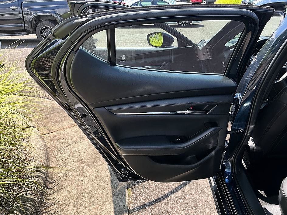 Used 2019 MAZDA MAZDA3 Hatchback FWD image 23