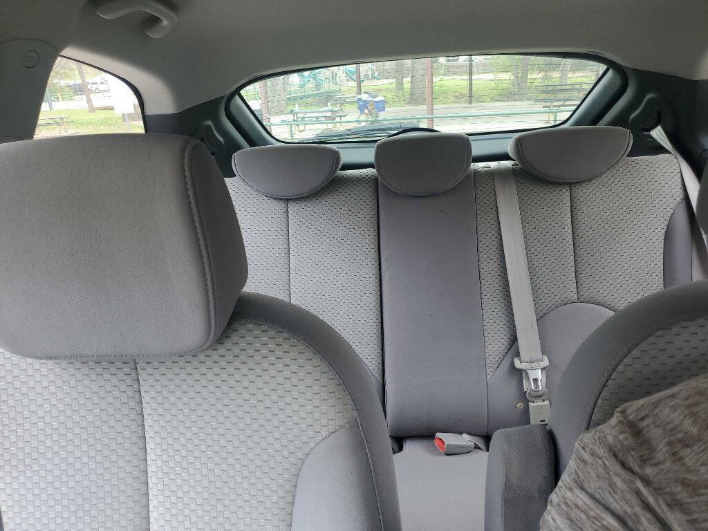 Used 2010 Hyundai Accent GS w/ Premium Pkg 3 FWD image 24