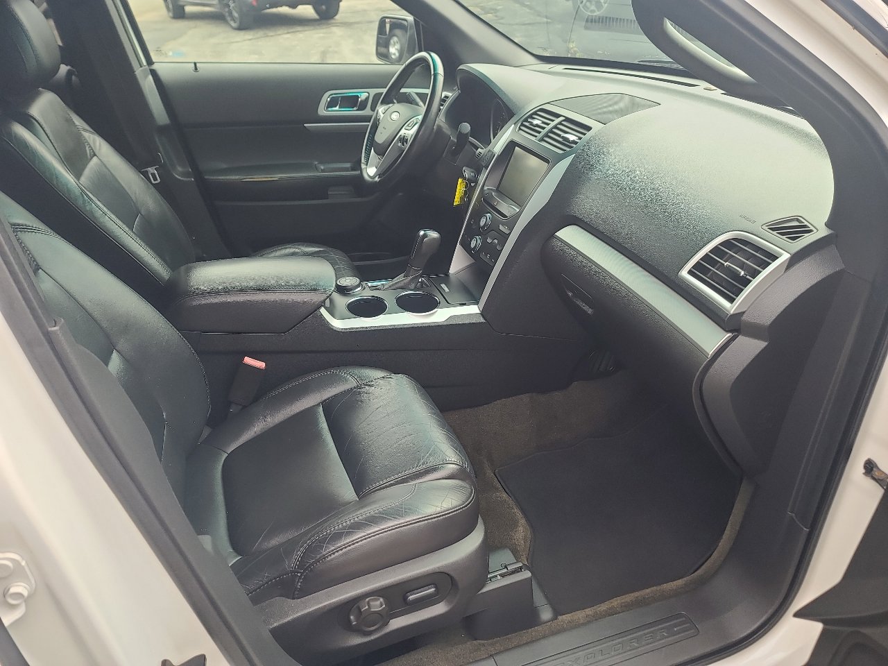 Used 2014 Ford Explorer XLT w/ Equipment Group 202A image 16
