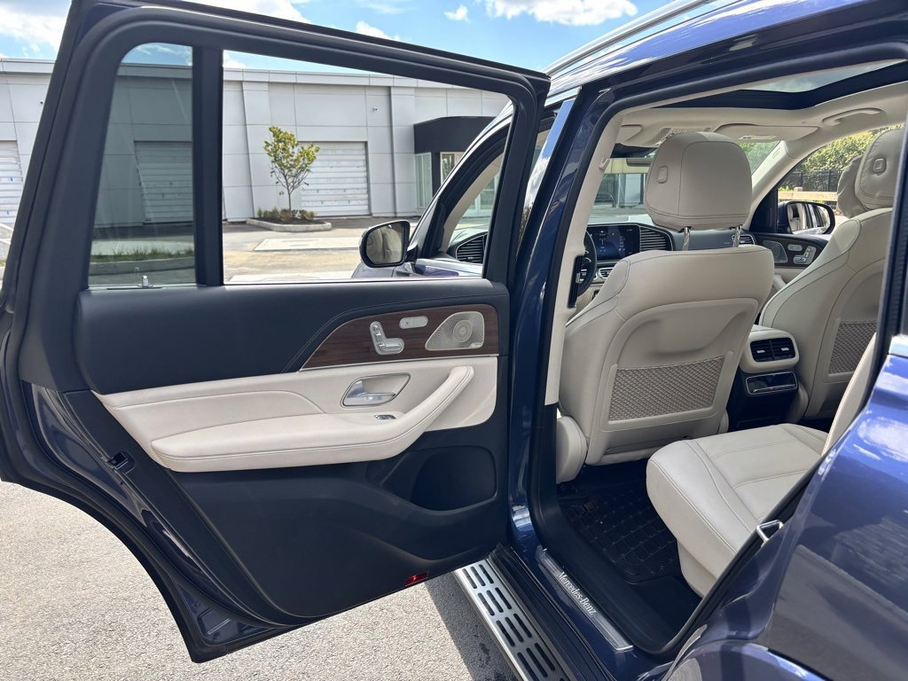Used 2025 Mercedes-Benz GLS 580 4MATIC image 12