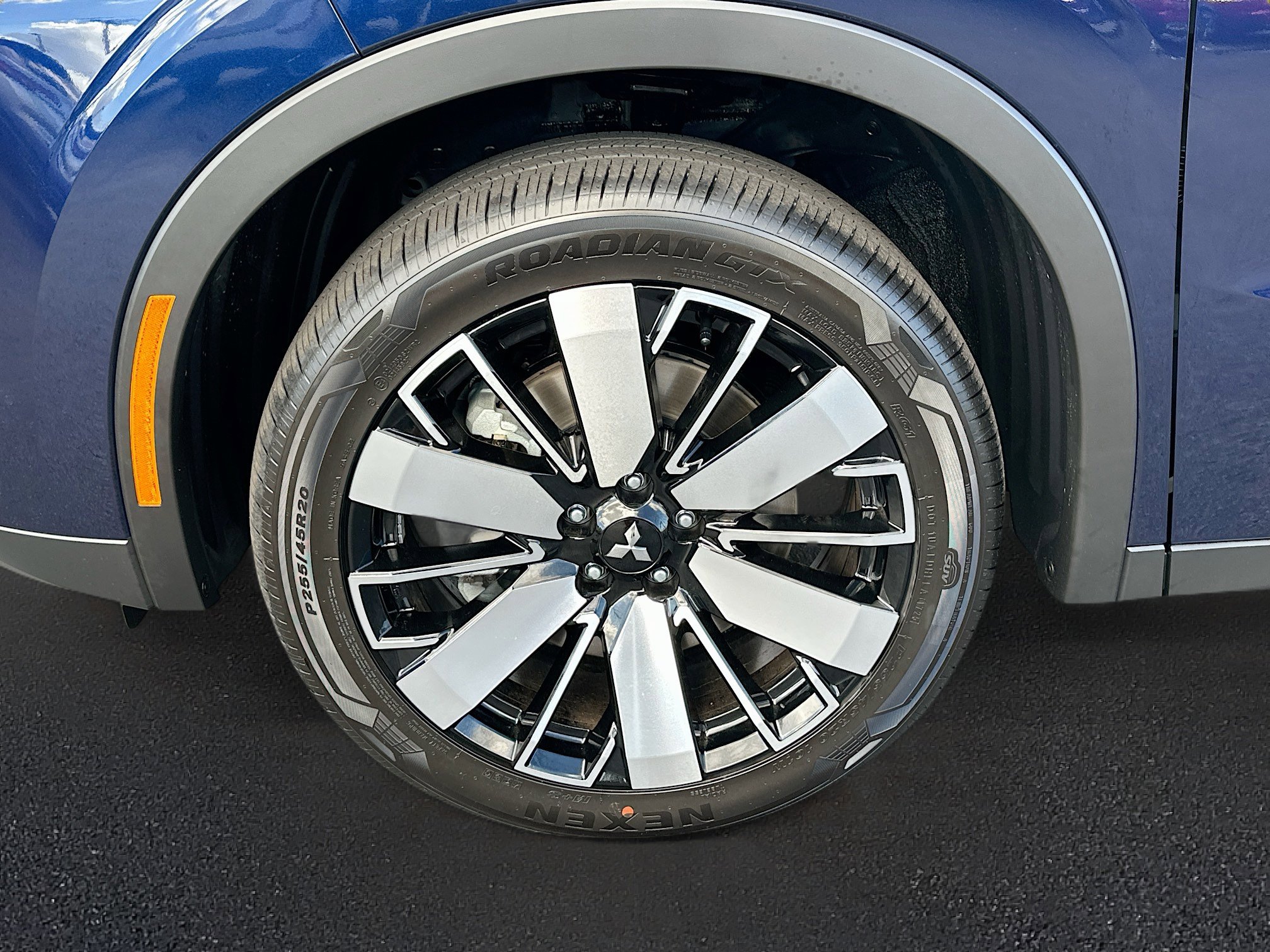 New 2025 Mitsubishi Outlander SE image 21
