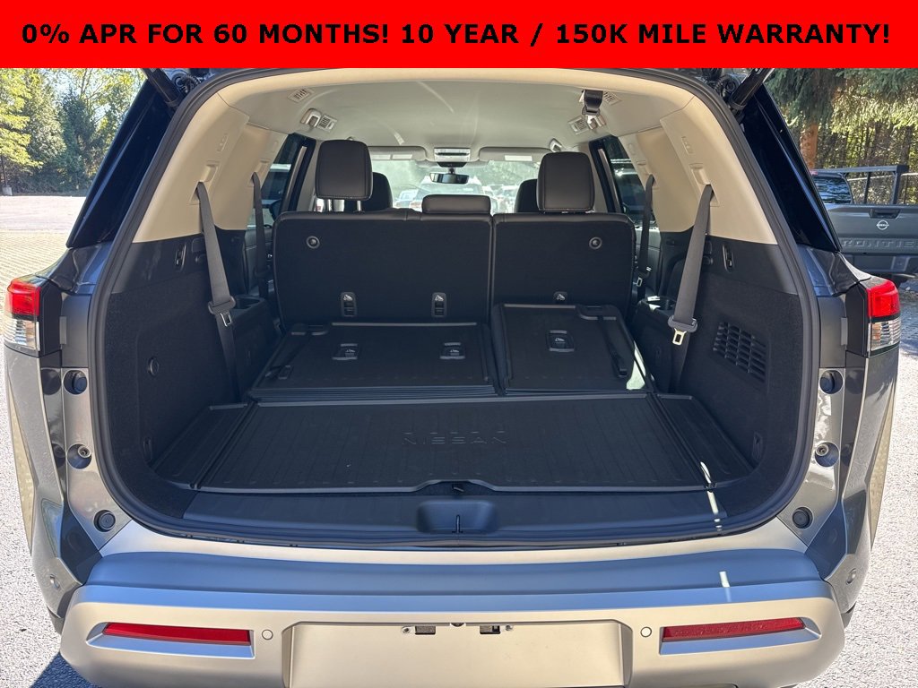 New 2025 Nissan Pathfinder SL w/ Black Appearance Package image 13