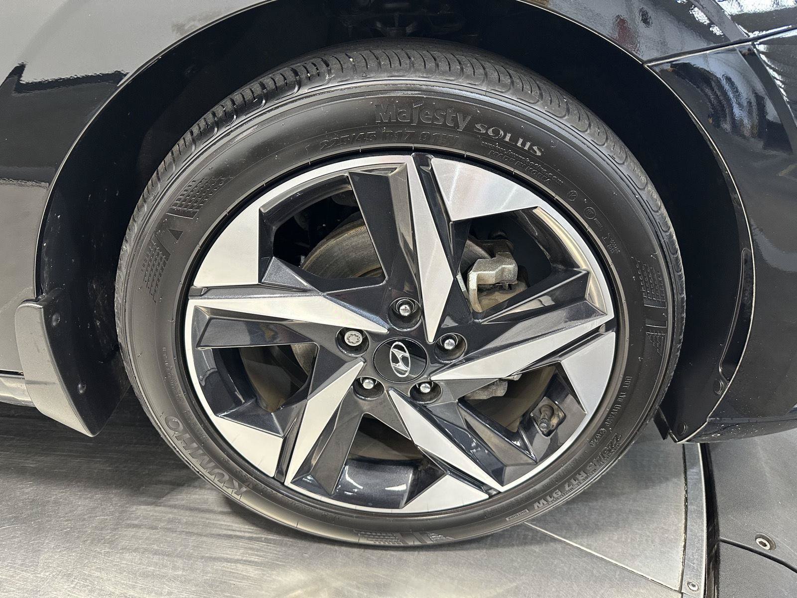 Certified 2023 Hyundai Elantra Limited FWD image 12