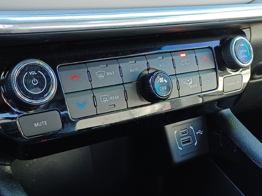Used 2024 Jeep Compass Limited AWD/4WD image 19