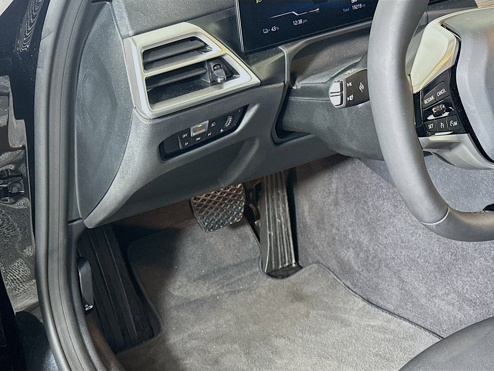 Used 2025 BMW i4 eDrive40 image 17