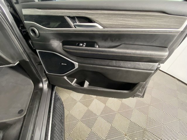 Used 2024 Jeep Wagoneer L Series II w/ Flexible Seating Group image 16