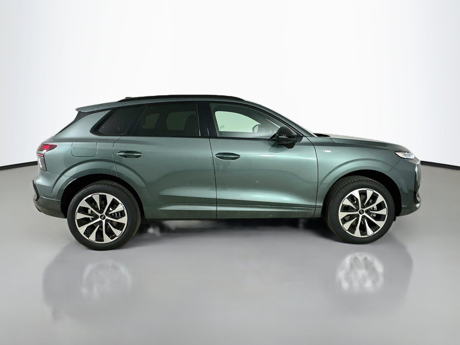 New 2026 Audi Q3 quattro 2.0T AWD/4WD image 4