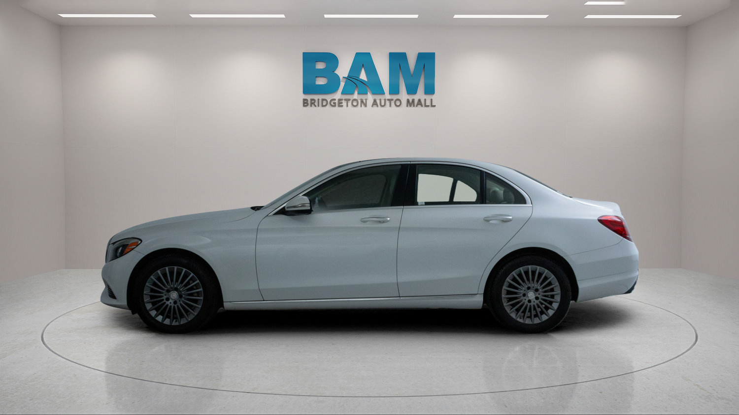 Used 2015 Mercedes-Benz C 300 4MATIC Sedan image 4
