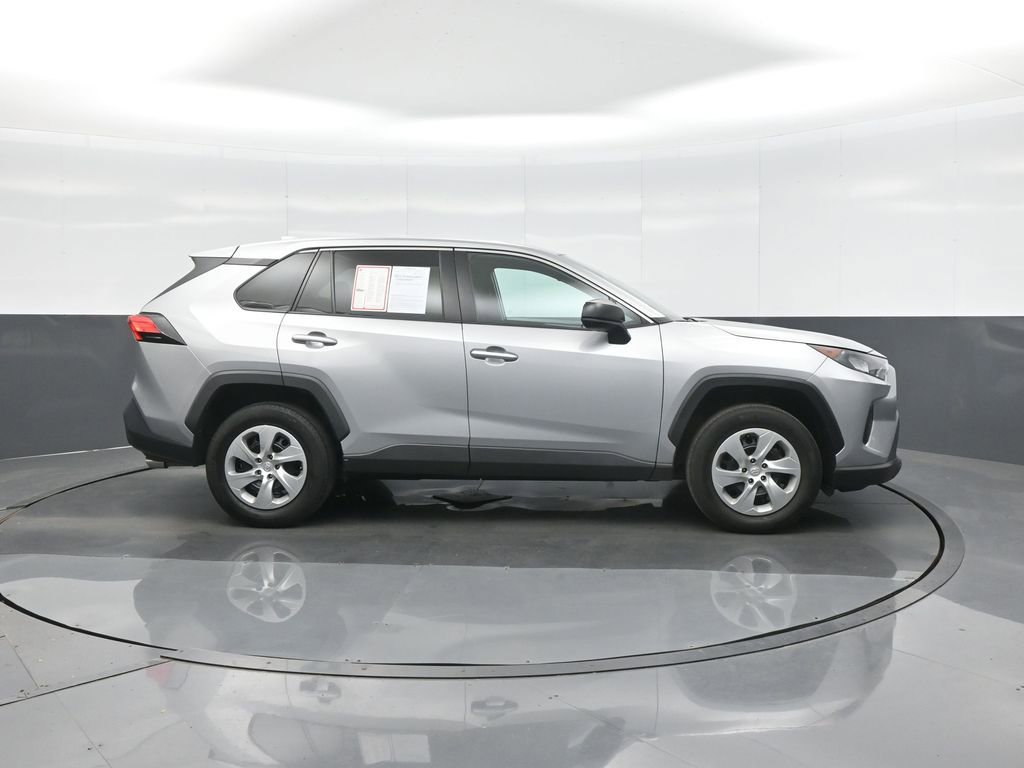 Certified 2022 Toyota RAV4 LE AWD/4WD image 8