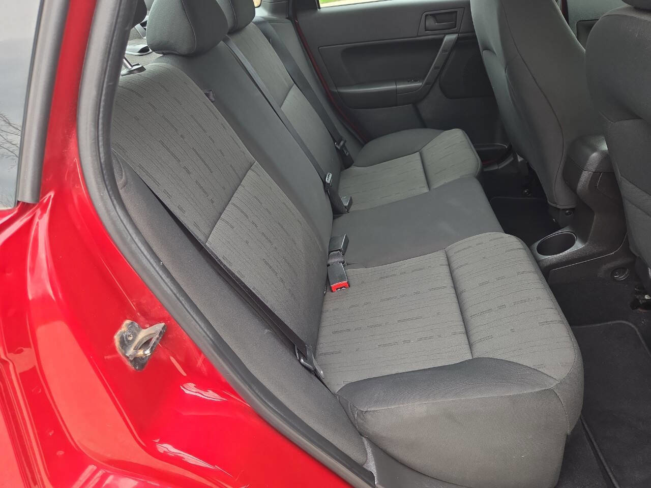 Used 2010 Ford Focus SE image 14