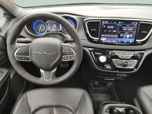 Used 2025 Chrysler Pacifica Select FWD image 10