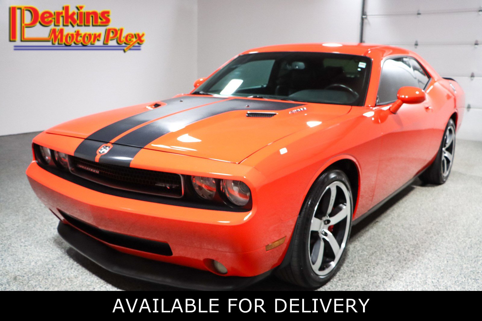 Used 2010 Dodge Challenger SRT8 image 1